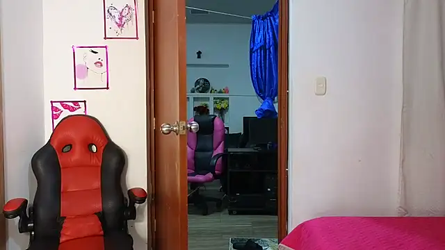 Snapshot of SexyLeilaa chatting on September 2025 01:51:02 AM SexyLeilaa online show from September 2025 01:51:02 AM