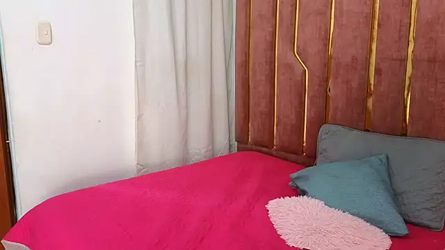 Snapshot of SexyLeilaa chatting on September 2025 01:42:01 AM SexyLeilaa online show from September 2025 01:42:01 AM