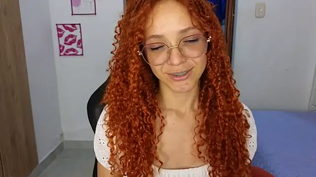 Snapshot of SexyLeilaa chatting on October 2025 11:58:01 PM SexyLeilaa online show from October 2025 11:58:01 PM