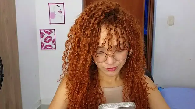 Snapshot of SexyLeilaa chatting on October 2025 01:41:02 AM SexyLeilaa online show from October 2025 01:41:02 AM