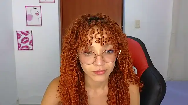 Snapshot of SexyLeilaa chatting on October 2025 01:57:01 AM SexyLeilaa online show from October 2025 01:57:01 AM