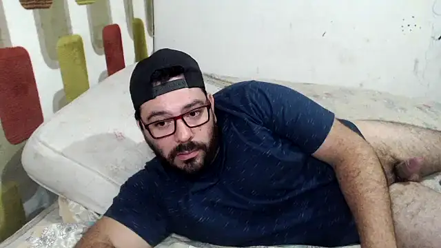 lucasprloco online show from December 2024 08:32:01 PM