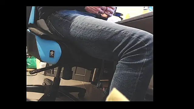 Snapshot of louh261 chatting on March 2026 05:18:01 PM louh261 online show from March 2026 05:18:01 PM