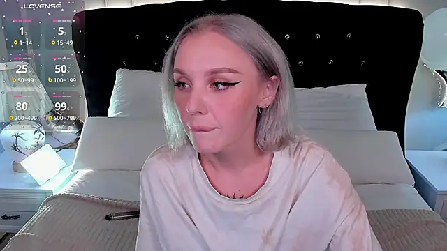 LianaFord online show from September 2025 07:46:02 PM