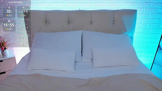 LianaFord online show from September 2025 06:09:02 PM