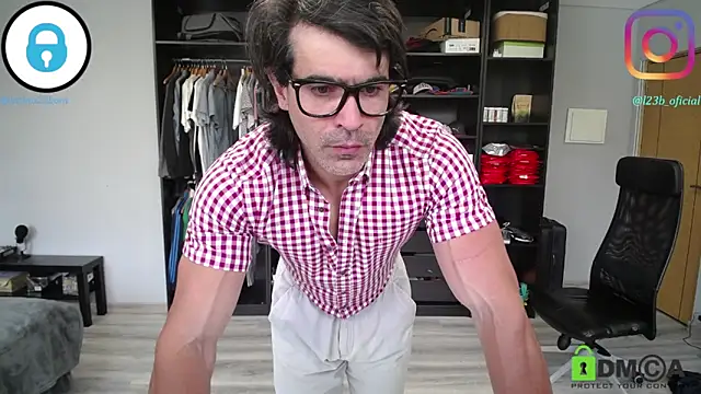 samricci21 online show from April 2026 10:42:01 AM