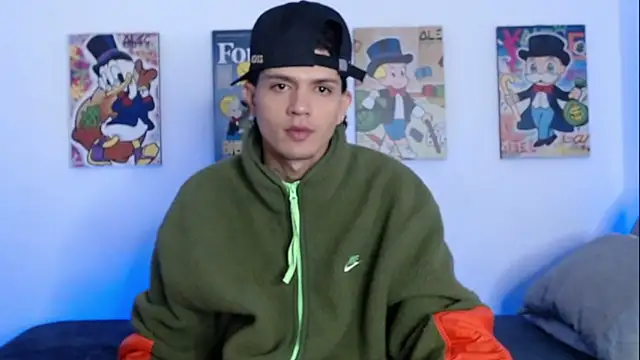 Snapshot of andersonZ998 chatting on February 2025 06:12:02 AM andersonZ998 online show from February 2025 06:12:02 AM