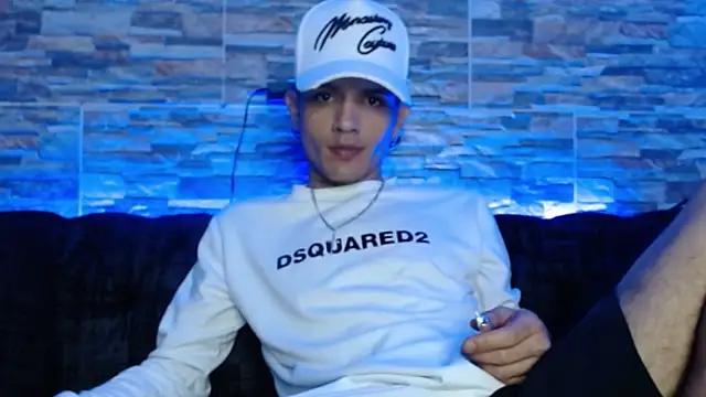 Snapshot of andersonZ998 chatting on March 2025 04:47:02 AM andersonZ998 online show from March 2025 04:47:02 AM