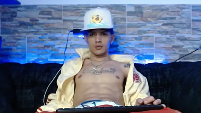 Snapshot of andersonZ998 chatting on March 2025 12:48:02 AM andersonZ998 online show from March 2025 12:48:02 AM