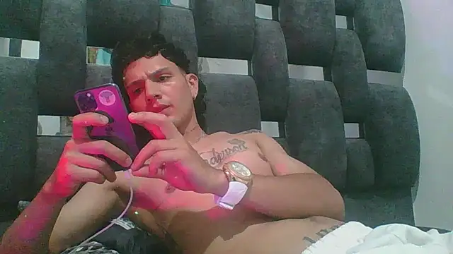 Snapshot of andersonZ998 chatting on February 2026 05:57:02 PM andersonZ998 online show from February 2026 05:57:02 PM