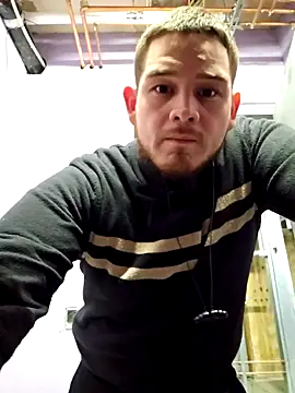 Snapshot of Austem910 chatting on December 2024 06:30:02 AM Austem910 online show from December 2024 06:30:02 AM