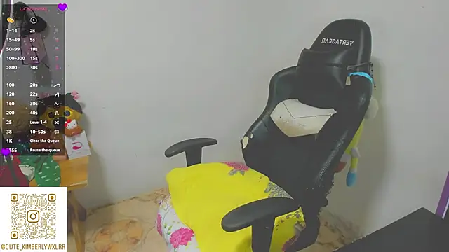 Snapshot of Kim_Wexler chatting on December 2025 10:40:02 PM Kim Wexler online show from December 2025 10:40:02 PM