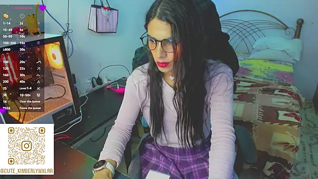 Snapshot of Kim_Wexler chatting on April 2026 10:48:02 PM Kim Wexler online show from April 2026 10:48:02 PM