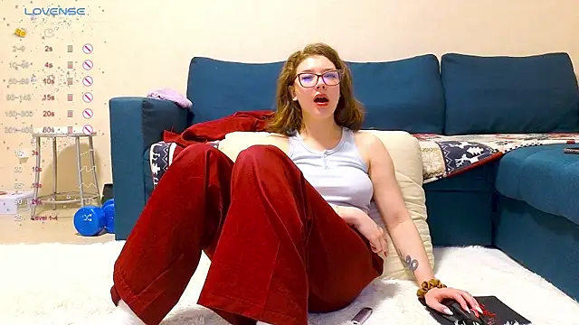 Snapshot of Love_plat1na chatting on January 2025 06:52:01 PM Love plat1na online show from January 2025 06:52:01 PM