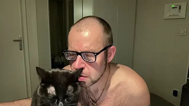 FABIOGLASSES online show from April 2026 10:51:01 PM