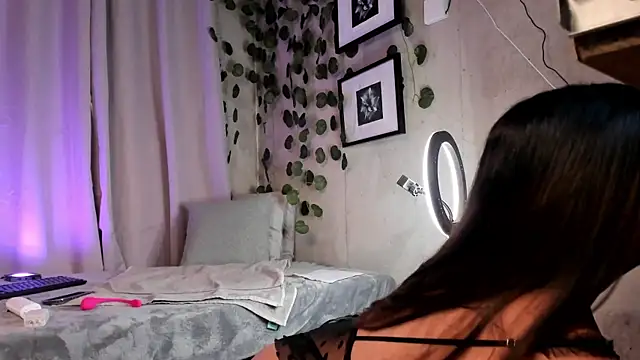 Snapshot of aisha_es chatting on February 2025 10:59:02 PM aisha es online show from February 2025 10:59:02 PM