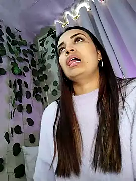 Snapshot of aisha_es chatting on February 2025 06:19:01 PM aisha es online show from February 2025 06:19:01 PM