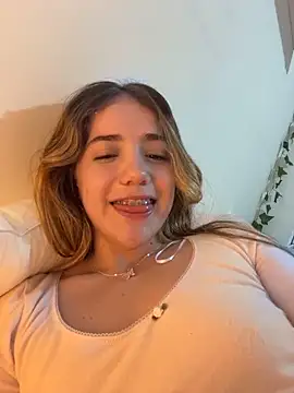 Snapshot of ShelbyHagen chatting on November 2025 03:07:01 AM ShelbyHagen online show from November 2025 03:07:01 AM