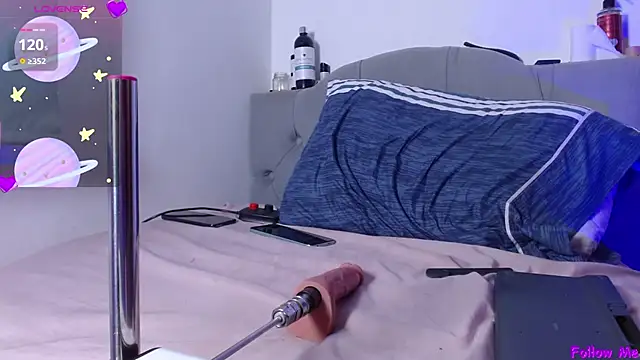 Red-moon1 online show from February 2025 03:06:01 PM