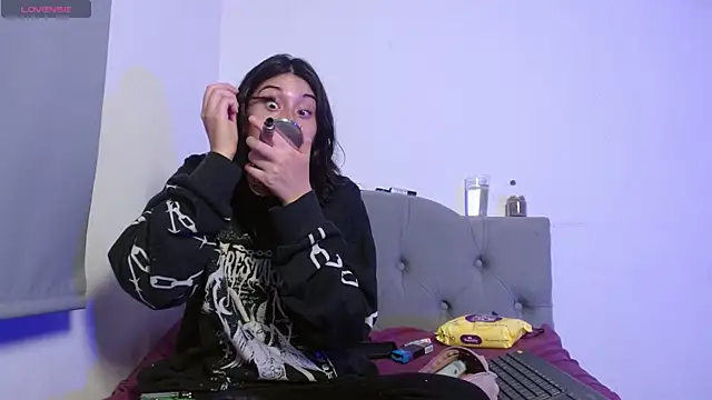 Red-moon1 online show from September 2025 04:48:02 AM