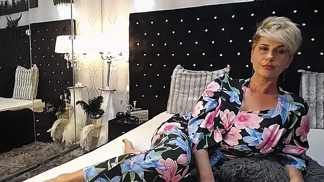 Snapshot of InannaStar chatting on February 2025 10:39:02 AM InannaStar online show from February 2025 10:39:02 AM