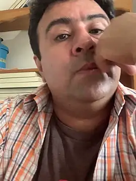 EmilianoGt online show from October 2025 09:12:02 PM