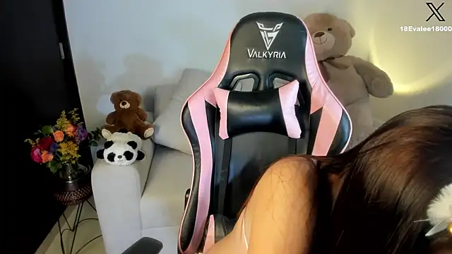 eval lee18 online show from January 2025 05:09:01 AM