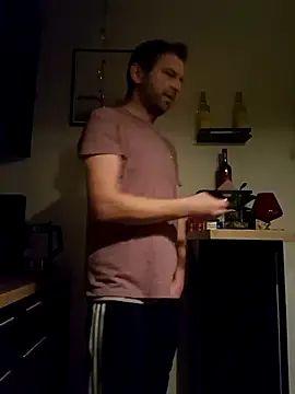 Snapshot of Mjn34 chatting on December 2025 06:23:01 AM Mjn34 online show from December 2025 06:23:01 AM