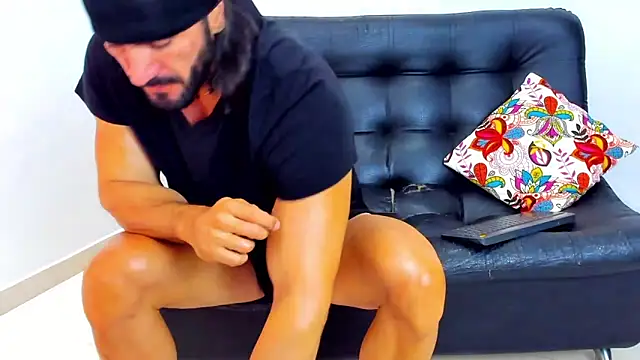 AlfredWalker online show from December 2025 12:58:01 PM