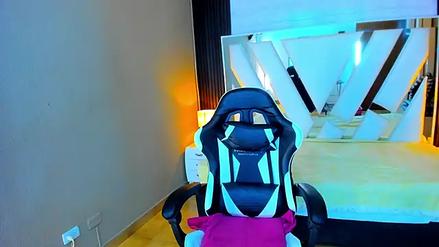 Linda4Petite online show from January 2026 06:35:01 PM