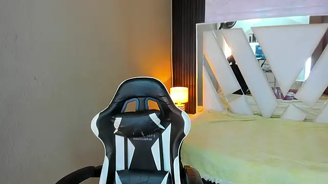 Linda4Petite online show from April 2026 06:38:01 PM