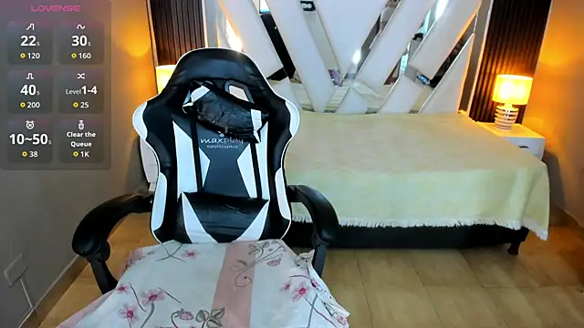 Linda4Petite online show from April 2026 07:11:02 PM