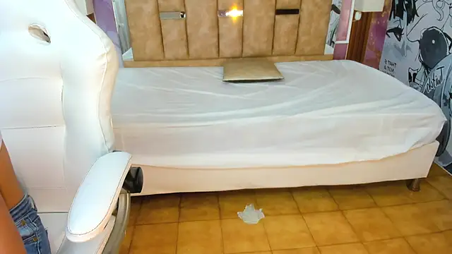 Linda4Petite online show from May 2026 01:18:02 PM