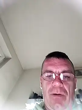 Snapshot of Robertino21cm chatting on March 2026 04:51:01 AM Robertino21cm online show from March 2026 04:51:01 AM