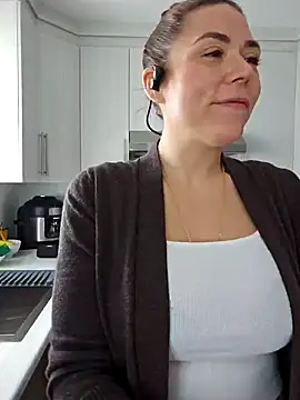 Ellie-L-Elizabeth online show from January 2025 03:07:02 PM