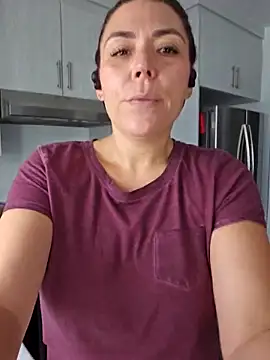 Ellie-L-Elizabeth online show from September 2025 05:27:01 PM