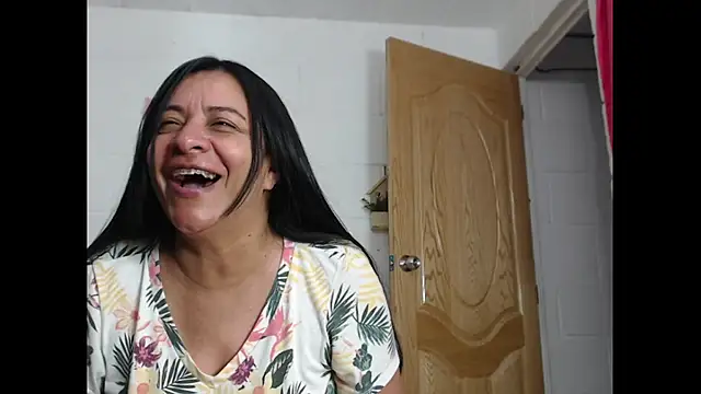 Snapshot of Dulce_Anita chatting on June 2026 09:48:02 PM Dulce Anita online show from June 2026 09:48:02 PM