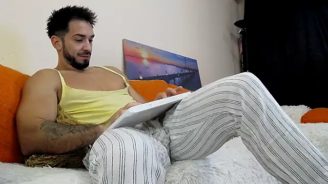 MichaelWills online show from November 2025 05:30:02 AM