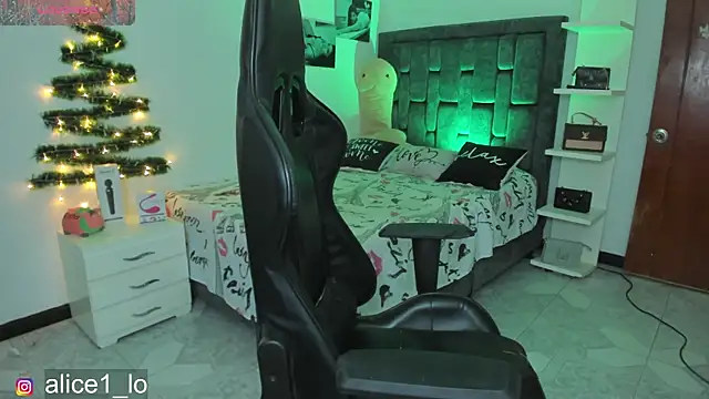 Snapshot of candy_alicee chatting on December 2024 01:55:02 PM candy alicee online show from December 2024 01:55:02 PM