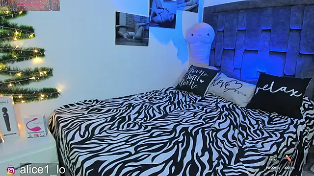 Snapshot of candy_alicee chatting on December 2024 10:24:01 AM candy alicee online show from December 2024 10:24:01 AM