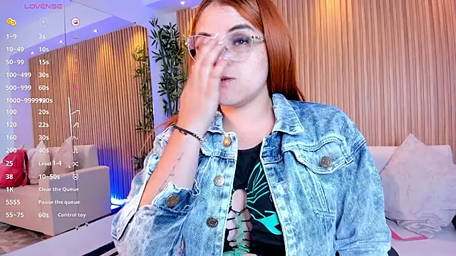 Snapshot of kimbrownn chatting on November 2025 12:48:01 PM kimbrownn online show from November 2025 12:48:01 PM