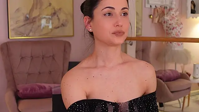 Snapshot of OliviaSirena chatting on November 2025 11:07:02 PM OliviaSirena online show from November 2025 11:07:02 PM