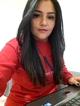 Snapshot of laura_dirtyhot chatting on December 2024 08:53:02 PM laura dirtyhot online show from December 2024 08:53:02 PM