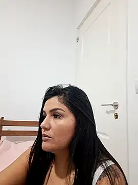 Snapshot of laura_dirtyhot chatting on December 2024 07:10:01 PM laura dirtyhot online show from December 2024 07:10:01 PM