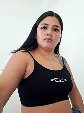 Snapshot of laura_dirtyhot chatting on December 2024 11:21:01 AM laura dirtyhot online show from December 2024 11:21:01 AM