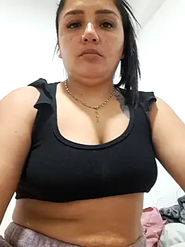 Snapshot of laura_dirtyhot chatting on February 2025 09:02:01 PM laura dirtyhot online show from February 2025 09:02:01 PM