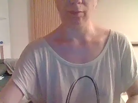 Moi Lina online show from August 2026 10:23:02 PM
