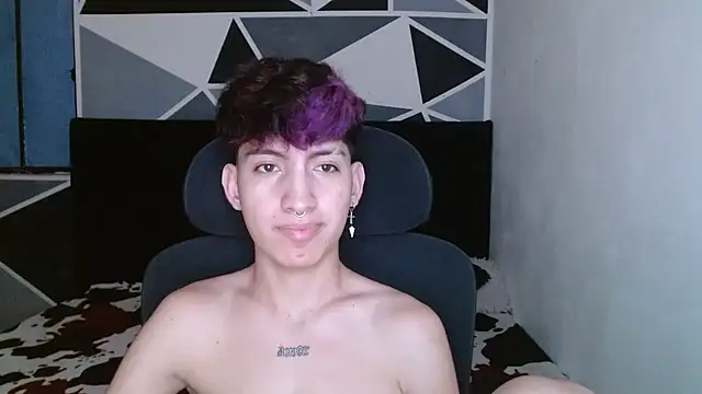 Snapshot of littlextreme chatting on December 2024 12:02:02 AM littlextreme online show from December 2024 12:02:02 AM