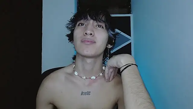 Snapshot of littlextreme chatting on January 2026 01:32:01 AM littlextreme online show from January 2026 01:32:01 AM