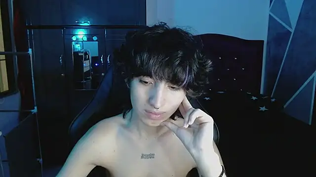 Snapshot of littlextreme chatting on April 2026 04:04:02 AM littlextreme online show from April 2026 04:04:02 AM